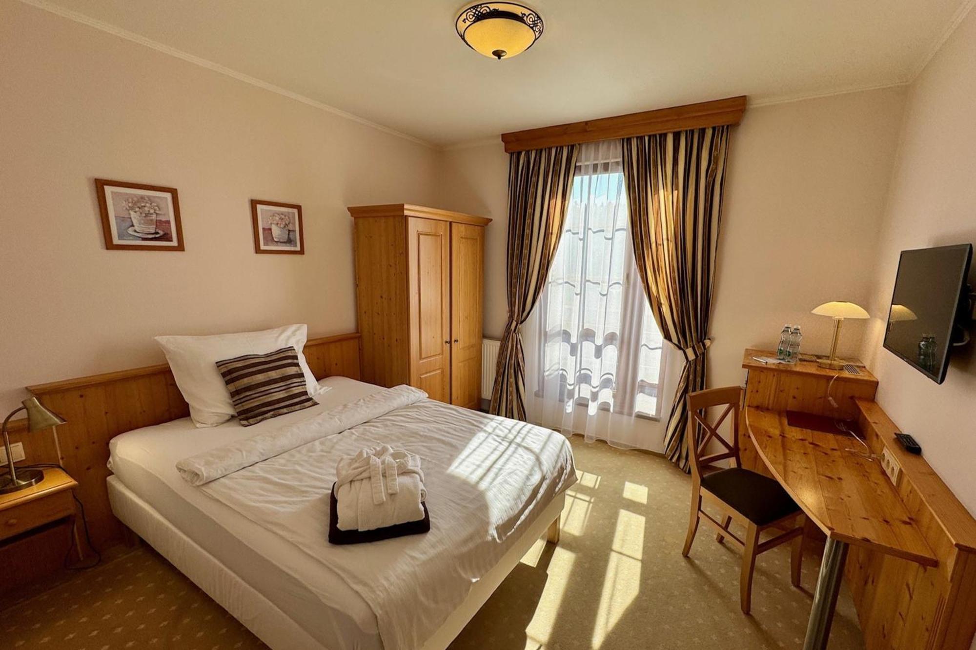 Wellness Hotel Zlata Lipa Decin Ruang foto