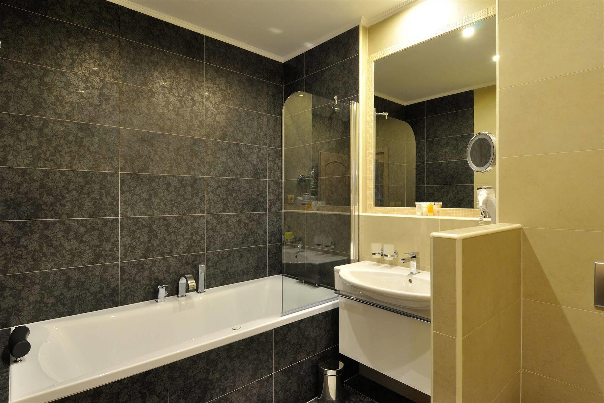 Wellness Hotel Zlata Lipa Decin Bagian luar foto