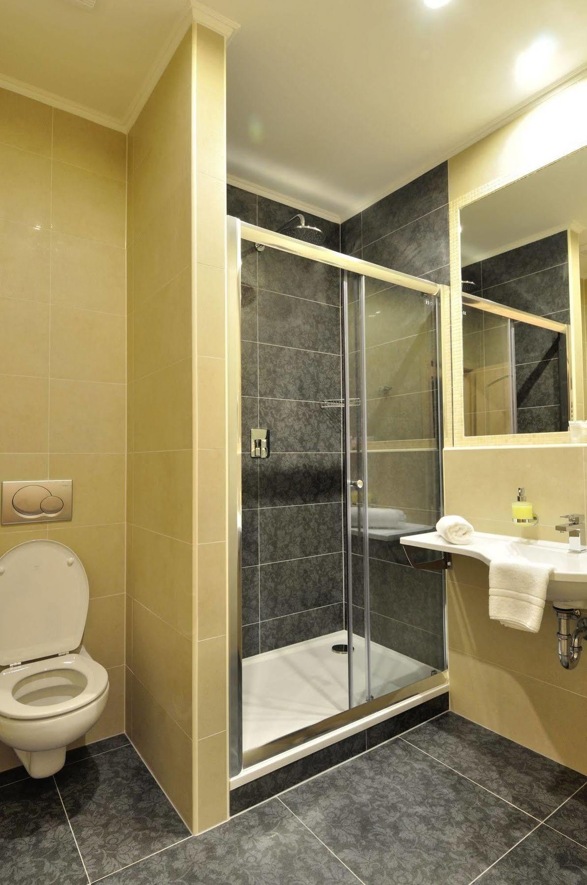 Wellness Hotel Zlata Lipa Decin Bagian luar foto