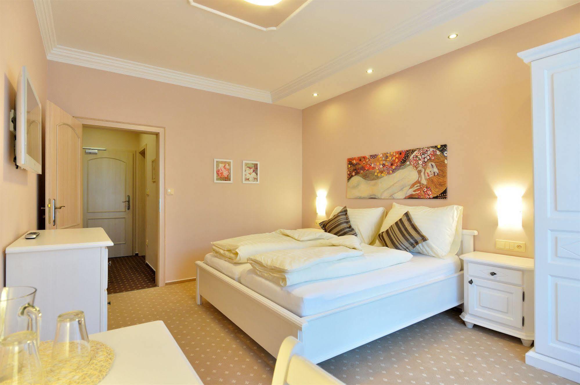 Wellness Hotel Zlata Lipa Decin Bagian luar foto